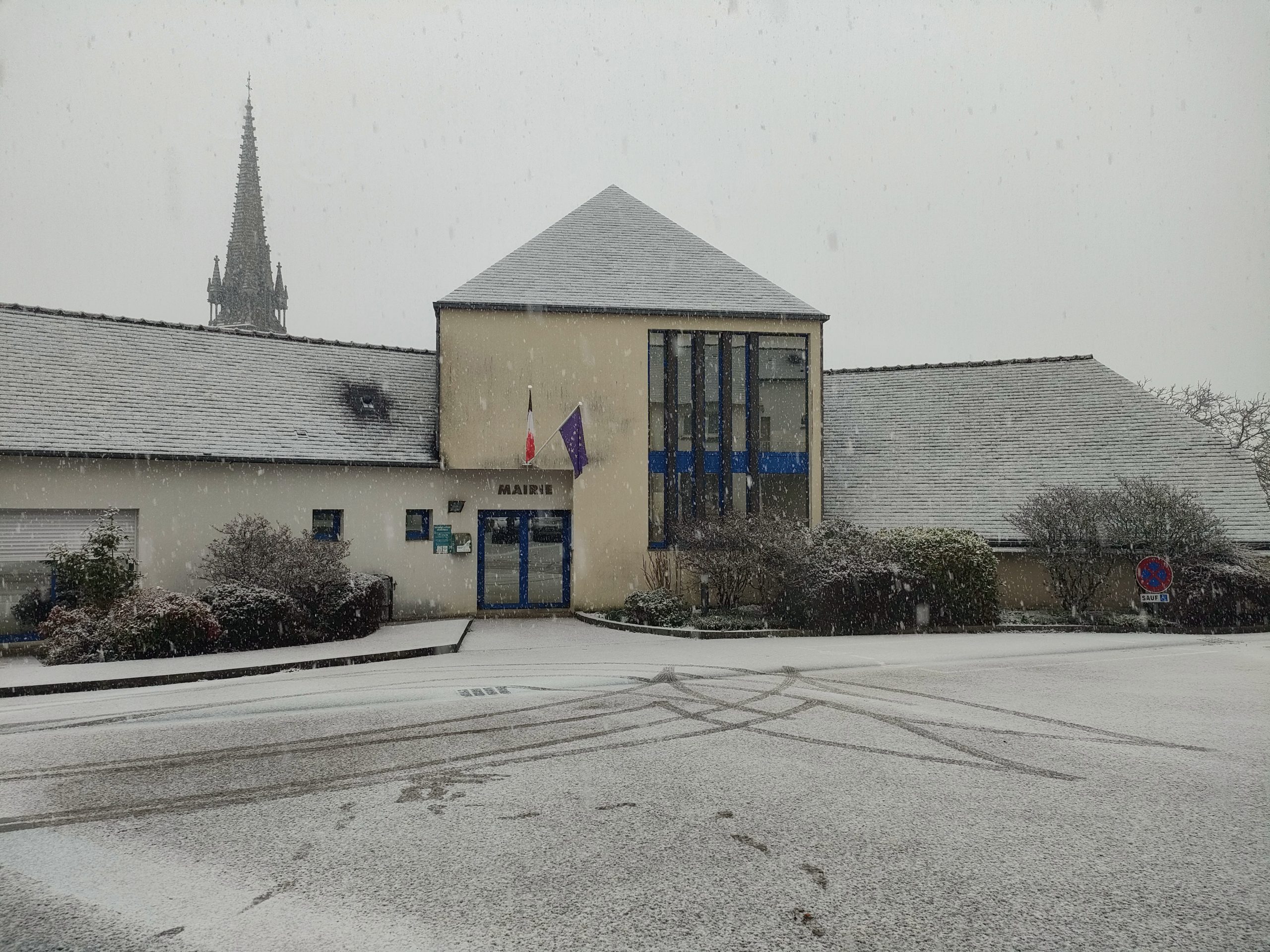 Lire la suite à propos de l’article Fermeture temporaire des services de la mairie